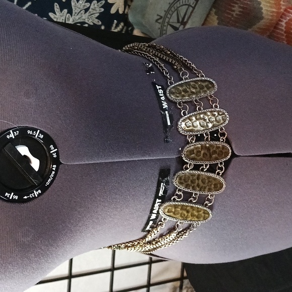 #33. CHICO'S Fabulous chain belt βοΈπππ - Picture 5 of 7